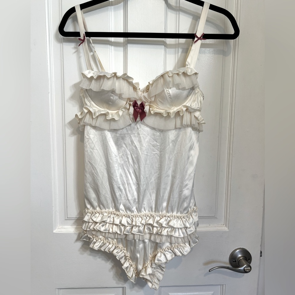 Victoria’s Secret NWT Ivory/Cream Vintage Sexy Little Things Teddy 34B